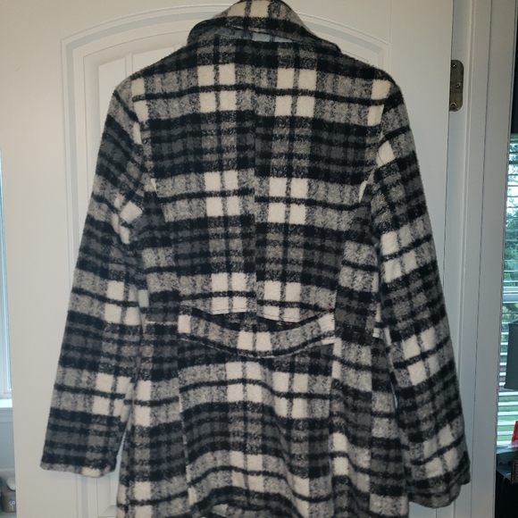 Rue 21 Black and white pea coat Medium with pink interlining - Picture 2 of 8